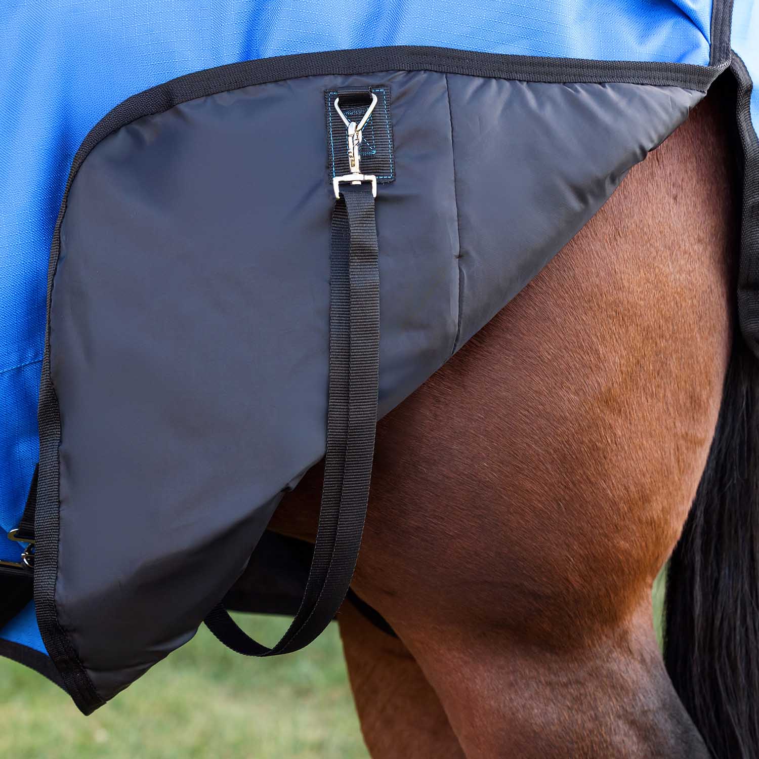 WeatherBeeta ComFiTec Original 1200D Waterproof Standard Neck Medium Weight Turnout Blanket for Horses, 220g - Image 6